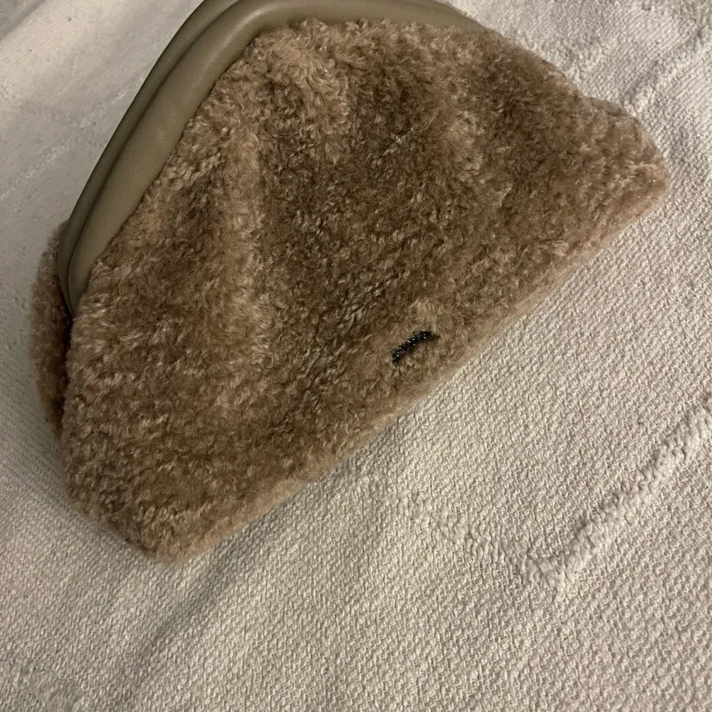 Vince Camuto Issey Faux Sherpa- Genuine leather trim Crossbody Bag-Taupe - Picture 12 of 13